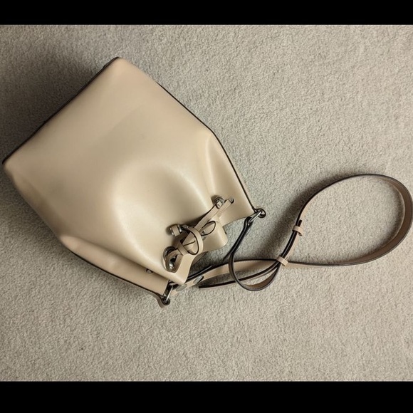 FREE w item $50+ bucket bag (barely used)- beige - Picture 2 of 3